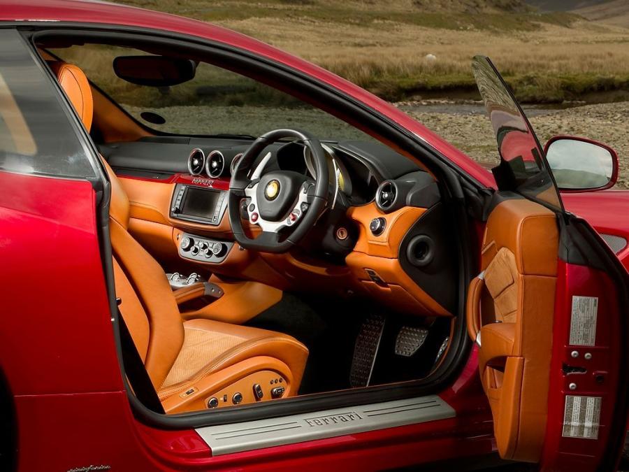  Ferrari FF 2011 года  (UK) (фото 4 из 6)